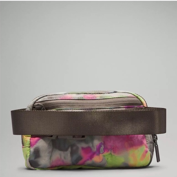 Lululemon Everywhere Belt Bag 1L- Hyper Dye Multi/Rover - Picture 8 of 10